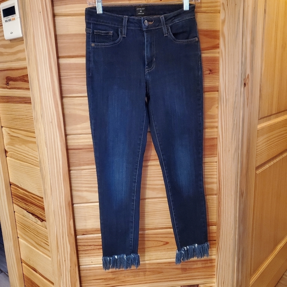 Just Black Women's Cropped Fringed Dark Wash Demin Jean  SZ 26